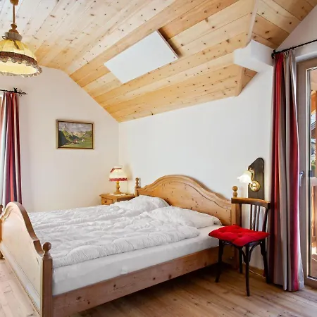 Country Chalet Lungau 度假居 *